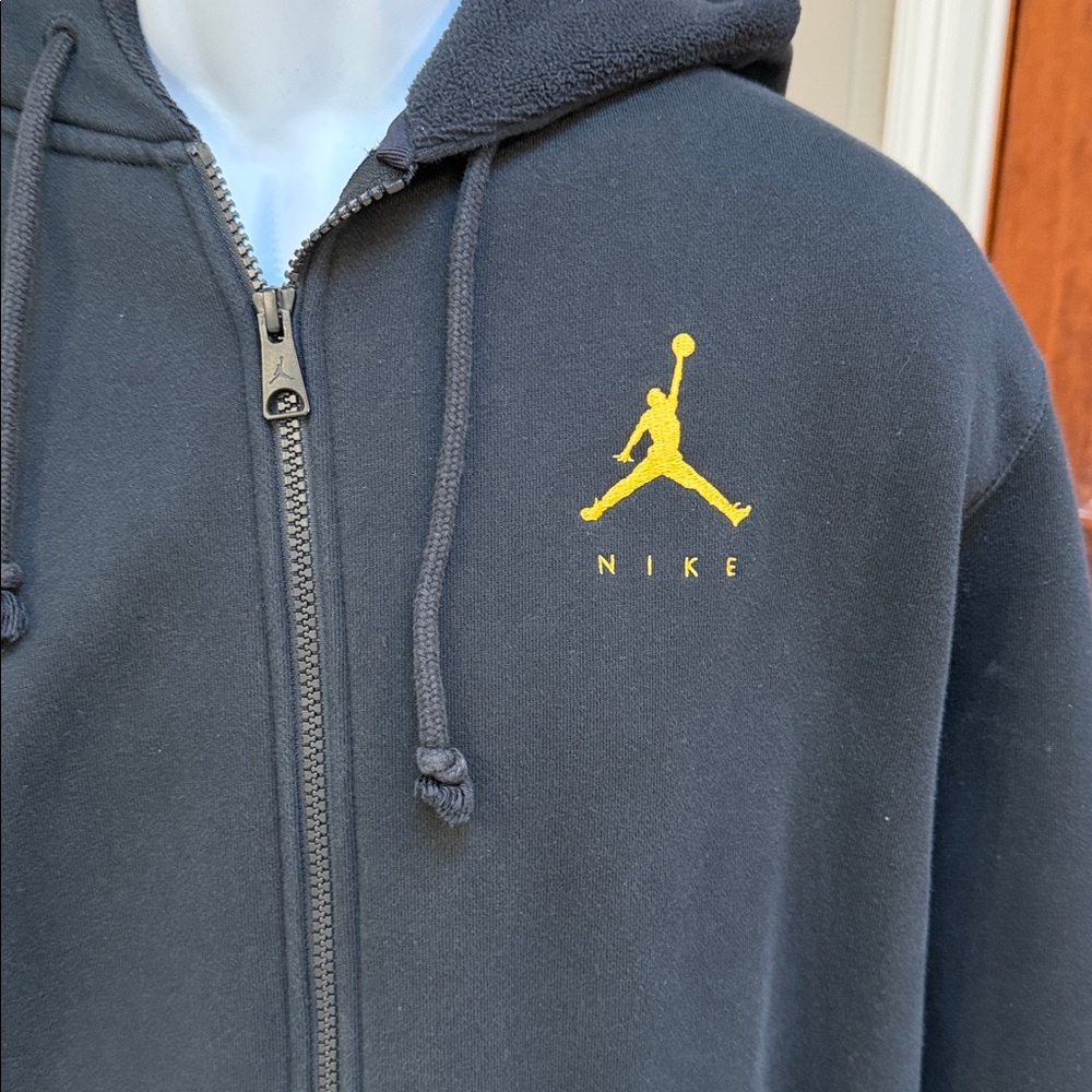 Nike Men's Black Jacket with Gold Logo - Picture 2 of 6